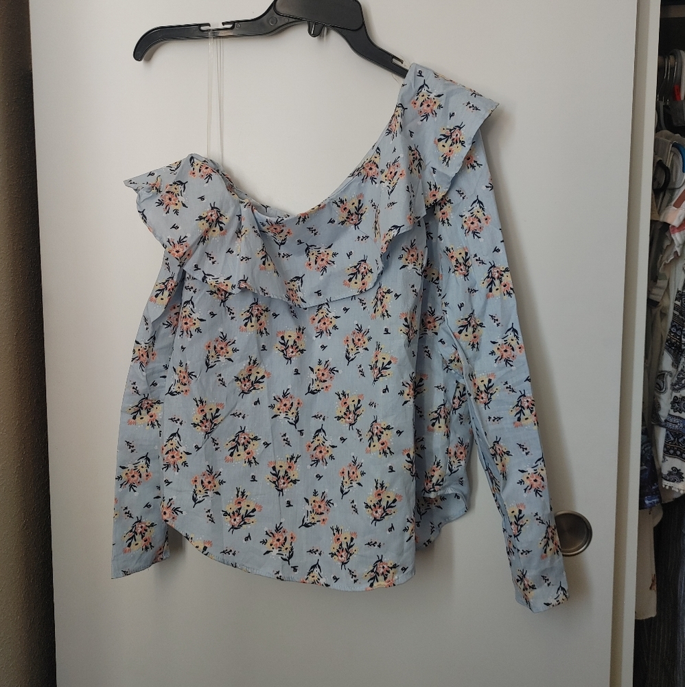 NWOT Asymmetrical off the shoulder blouse